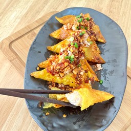 ยำเกี๊ยวกรอบหมูเด้ง สูตรต้มยำ