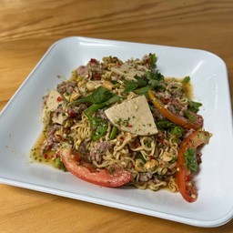 ยำมาม่า หมูยอหมูสับ