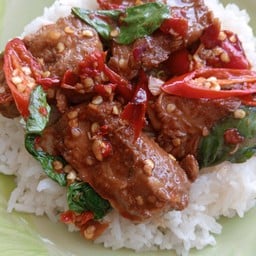 กระเพราหมูตุ๋น