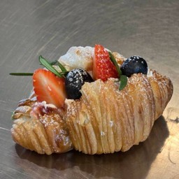 Mix Berry Fresh Cream Bite