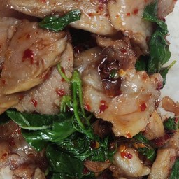 ผัดกะเพราหมูสามชั้น