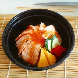 ข้าวหน้าแซลม่อนเบิร์นเทริยากิ