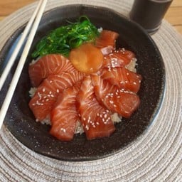 ข้าวด้งหน้าแซลม่อนดอง