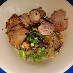 เส้นเล็กแห้งยำเนื้อ