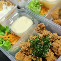 ข้าวไก่กรอบซอสมะนาว