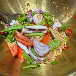 ยำมาม่าทะเล