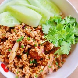 ลาบหมูสับราดข้าว