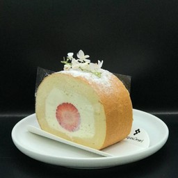 Strawberry Roll Cake (pcs)