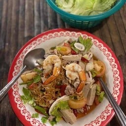 ยำมาม่าทะเลหมูสับ