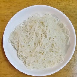 เส้นหมี่ขาว