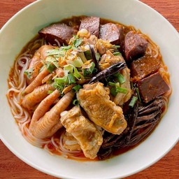 ขนมจีนน้ำเงี้ยวรวม