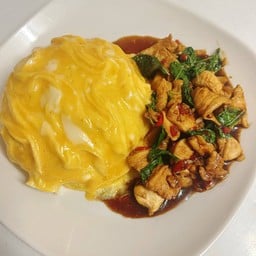 ข้าวไข่ข้นกระเพราอกไก่