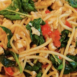 สปาเก็ตตี้ กระเพราไก่