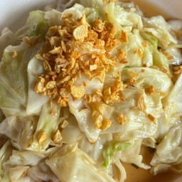 ผัดกะหล่ำปลีราดข้าว