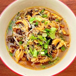 ยำปลาแห้งใส่วุ้นเส้น