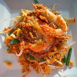 ผัดไทย กุ้งสด ทอดกรอบ Crispy fried Shrimp Pad Thai