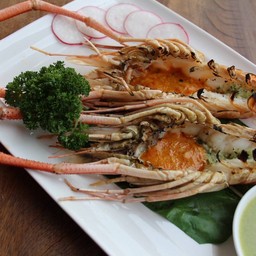 กุ้งแม่น้ำย่างเนยกระเทียม