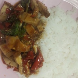 กระเพราหมูกรอบ