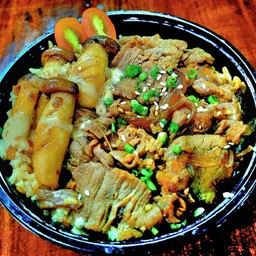 จัมโบ้ข้าวหน้าเนื้อสไลด์