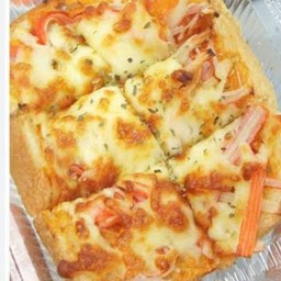 ขนมปังพิซ่าหน้าปูอัดชีส