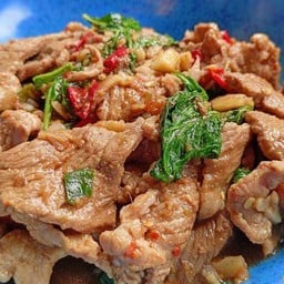กระเพราหมูชิ้น(กับข้าว)