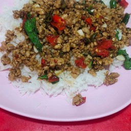 กระเพราหมูสับ