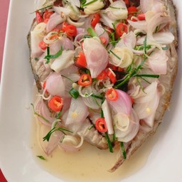 ยำเนื้อปลาทูทอด