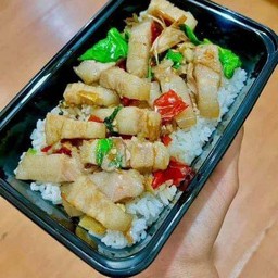 กระเพราหมูสามชั้น