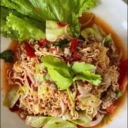ยำมาม่า หมูสับ