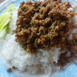 หมูสับกระเทียมราดข้าว