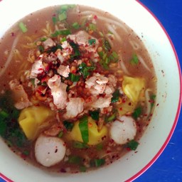 บะหมี่เกี๊ยวต้มยำ