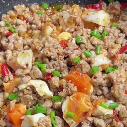 ข้าวหมูสับผัดไข่เค็ม