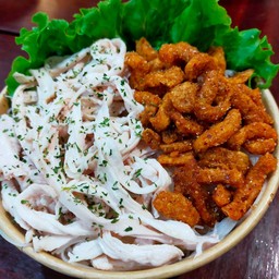 ทามมี่ฉีกไก่ใส่หมี่ ที่อยู่ 9/105 หมู่บ้านเดอะเซนโทร สุขุมวิท 113 เข้ามาในหมู่บ้านอยู่ ซ.18  หลังที่ 6 ฝั่งซ้ายมือ