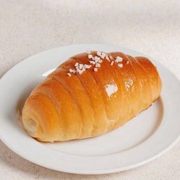 Shio pan  ขนมปังเกลือ แป้งน้ำเข้าจากญี่ปุ่น กรอบนุ่ม อร่อยแนะนำเลย ใช้เนยแท้ 100%เสริฟ แบบอุ่น