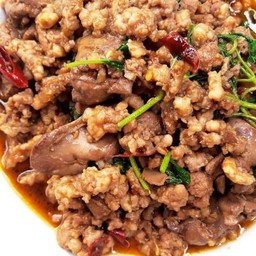 กระเพราเครื่องในไก่