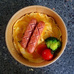 ข้าวไข่ข้นนุ่มไส้กรอก