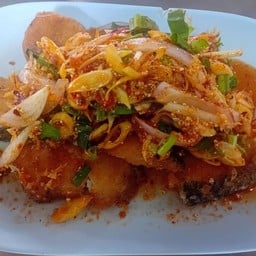 น้ำตกปลาช่อนทอด