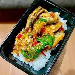 กระเพราปลากระป๋อง