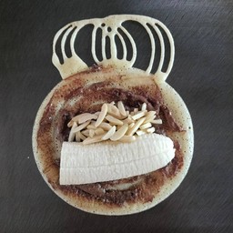 นูเทลล่า+กล้วยหอม+อัลมอนด์