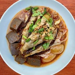 ขนมจีนน้ำเงี้ยวขาไก่