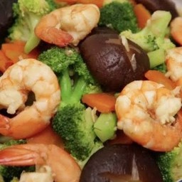 บล็อคโคลี่ผัดเห็ดหอม กุ้ง