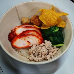 ก๋วยเตี๋ยวไก่แดงแห้ง