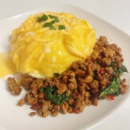ข้าวไข่ข้นกระเพราหมูสับ