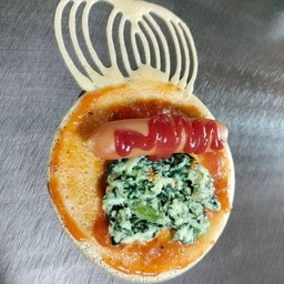 พิซซ่า+ผักโขม+ไส้กรอก