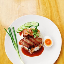 ข้าวหมูแดงหมูกรอบ