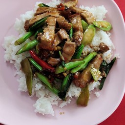 คะน้าหมูกรอบ