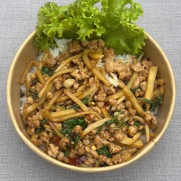 กระเพราหมูสับหน่อไม้