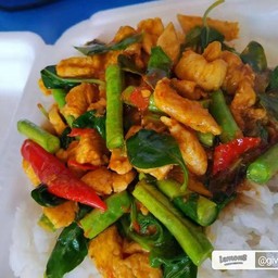 พริกแกงไก่ราดข้าว