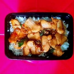 กระเพราแซ่บหมูสามชั้น