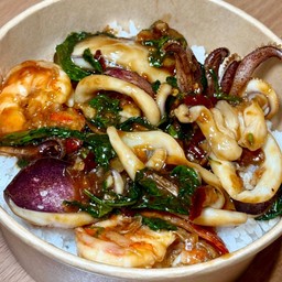 ข้าวกะเพราปลาหมึก กุ้ง